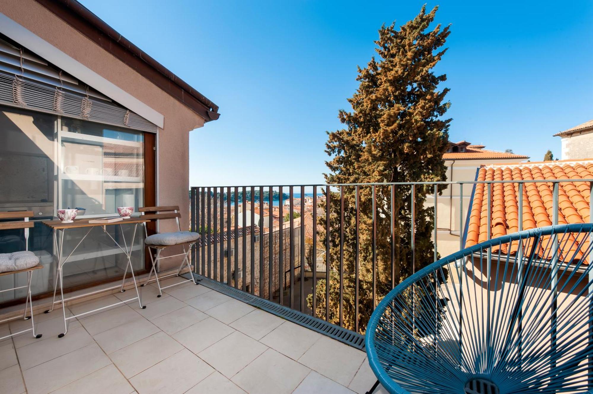 Apartment Bellevue - Two Bedroom With Terrace And Private Garage *