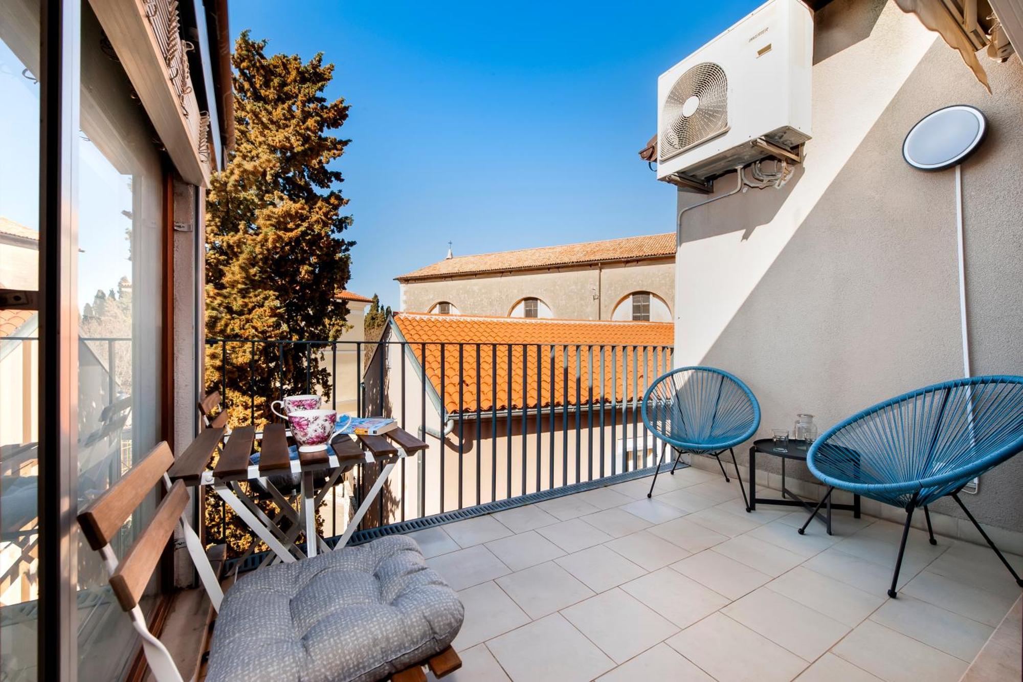 Bellevue - Two Bedroom With Terrace And Private Garage