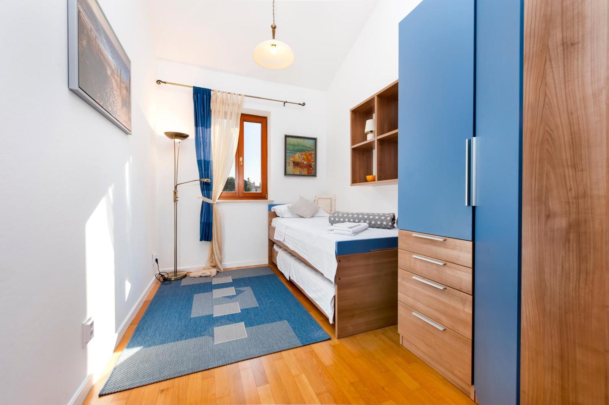 Bellevue - Two Bedroom With Terrace And Private Garage Apartment