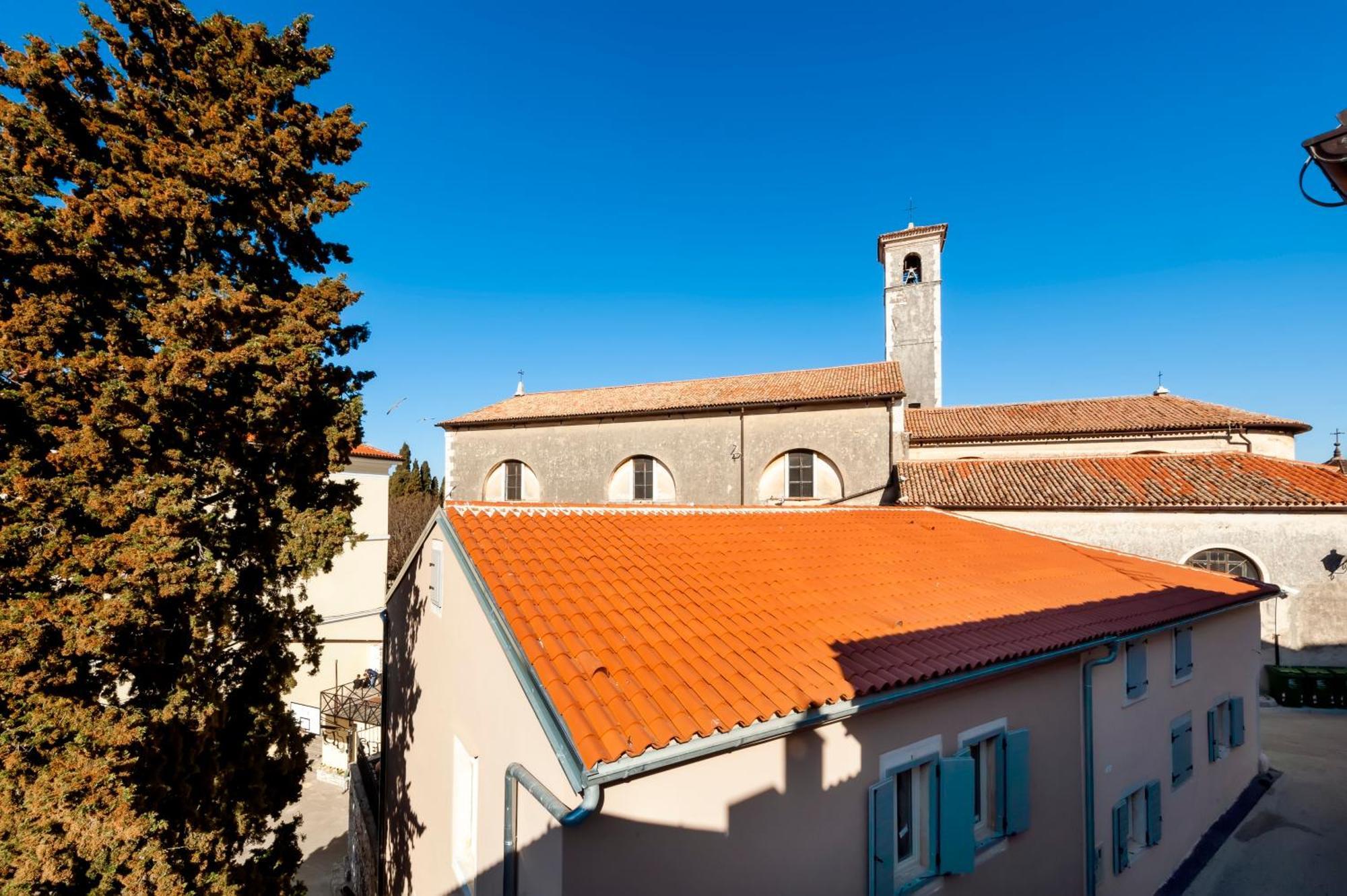 Apartment Bellevue - Two Bedroom With Terrace And Private Garage *