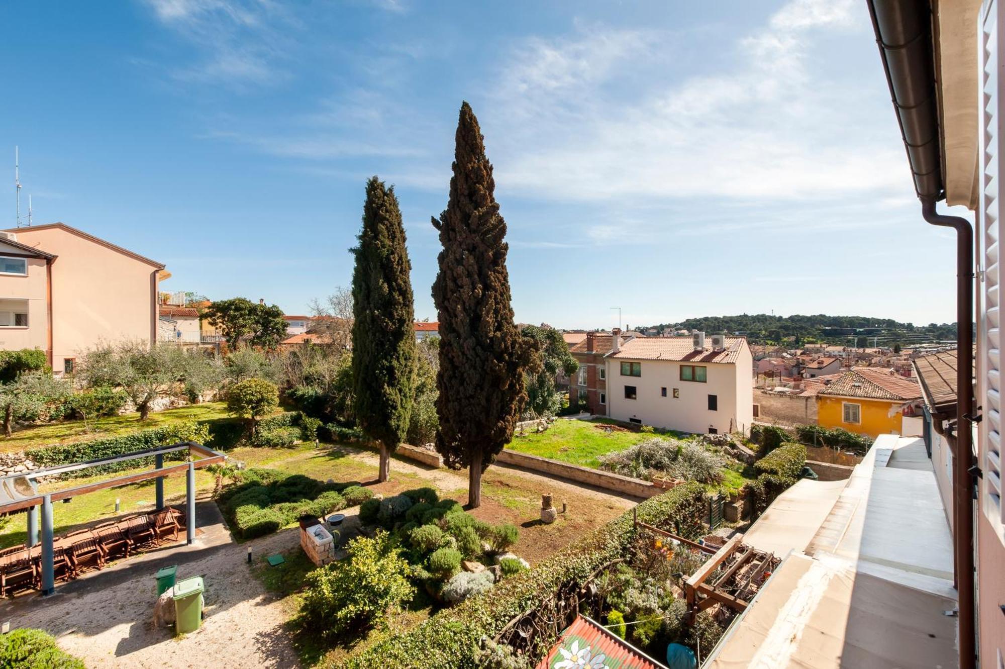 Bellevue - Two Bedroom With Terrace And Private Garage Apartment