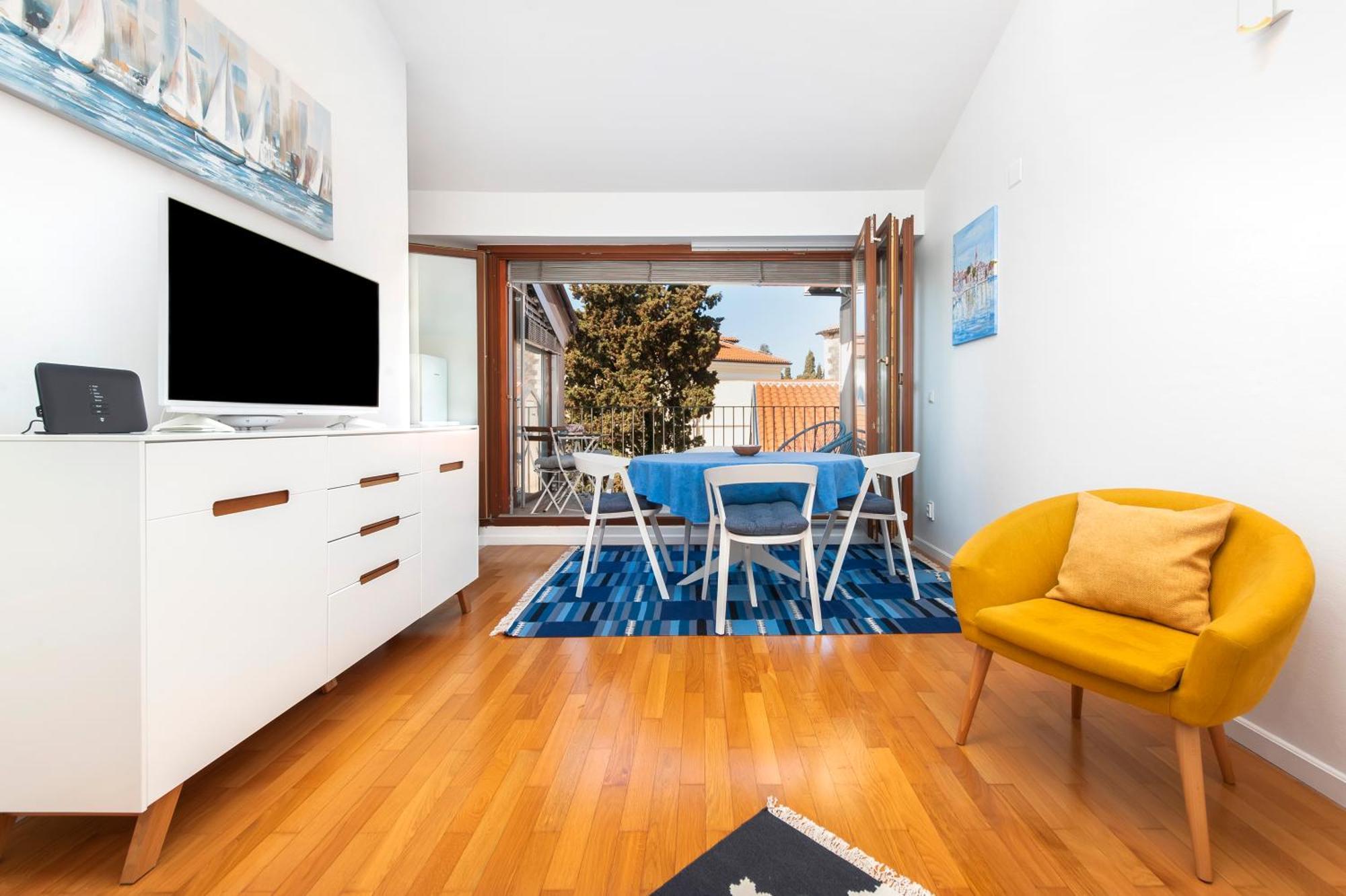 Bellevue - Two Bedroom With Terrace And Private Garage Apartment