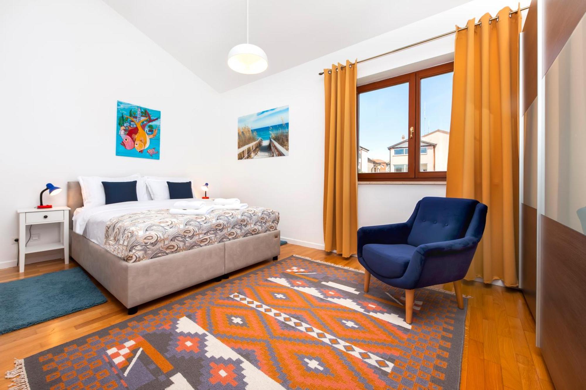 Bellevue - Two Bedroom With Terrace And Private Garage *